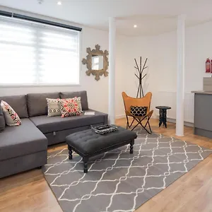 https://blackbird-luxury-apartments-room-5.hotelsin-chester.com