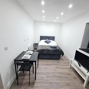 By Bic Legends 4 Apartment
